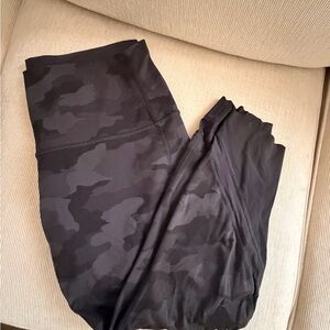 Lululemon Athletica Black Camo 7/8 Leggings scallop trim